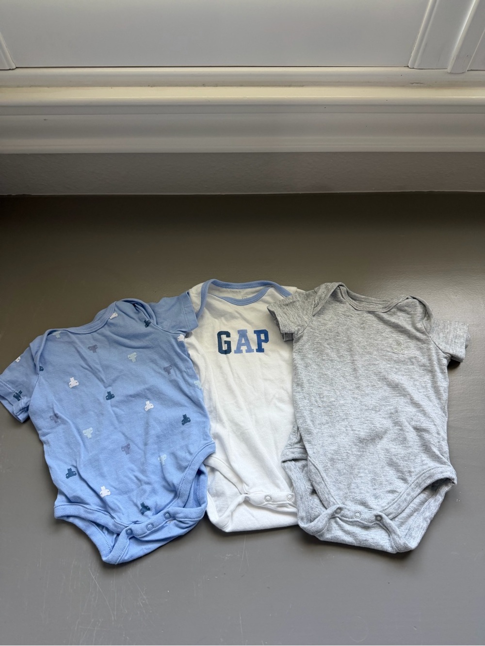 GAP Infant Bodysuit Set in Blue, White & Gray